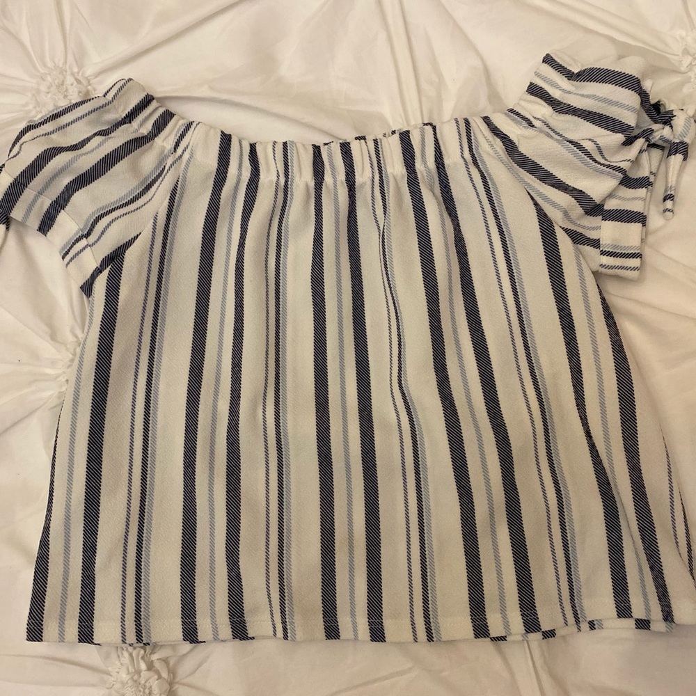 Ivoire blue and white striped top